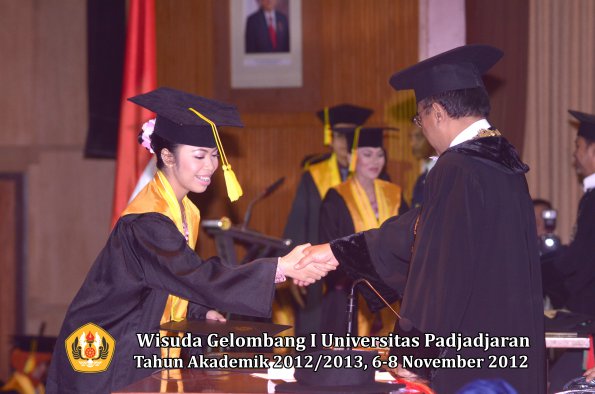 wisuda-unpad-gel-i-ta-2012_2013-fakultas-ilmu-komunikasi-oleh-rektor-242