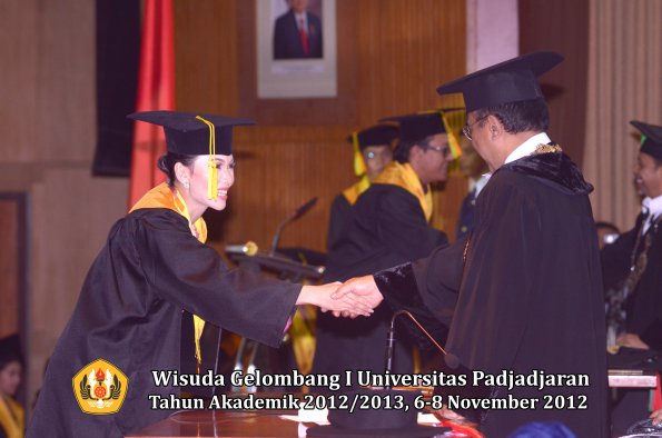 wisuda-unpad-gel-i-ta-2012_2013-fakultas-ilmu-komunikasi-oleh-rektor-243