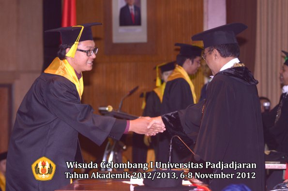 wisuda-unpad-gel-i-ta-2012_2013-fakultas-ilmu-komunikasi-oleh-rektor-244