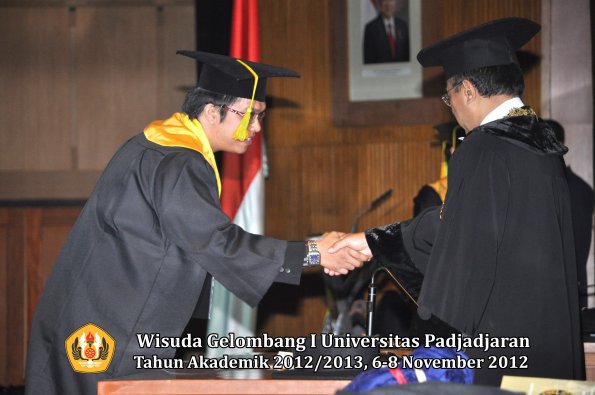 wisuda-unpad-gel-i-ta-2012_2013-fakultas-ilmu-komunikasi-oleh-rektor-245