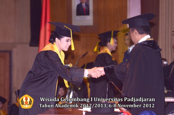 wisuda-unpad-gel-i-ta-2012_2013-fakultas-ilmu-komunikasi-oleh-rektor-247