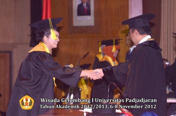 wisuda-unpad-gel-i-ta-2012_2013-fakultas-ilmu-komunikasi-oleh-rektor-248