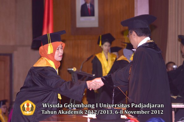 wisuda-unpad-gel-i-ta-2012_2013-fakultas-ilmu-komunikasi-oleh-rektor-249