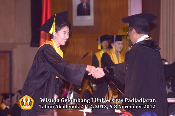 wisuda-unpad-gel-i-ta-2012_2013-fakultas-ilmu-komunikasi-oleh-rektor-251