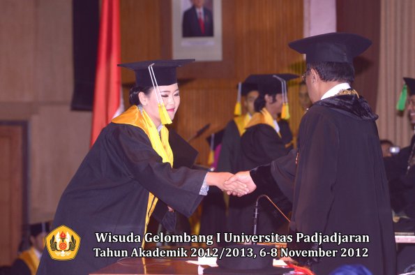 wisuda-unpad-gel-i-ta-2012_2013-fakultas-ilmu-komunikasi-oleh-rektor-252