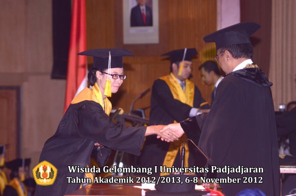 wisuda-unpad-gel-i-ta-2012_2013-fakultas-ilmu-komunikasi-oleh-rektor-257