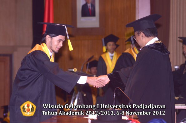 wisuda-unpad-gel-i-ta-2012_2013-fakultas-ilmu-komunikasi-oleh-rektor-259