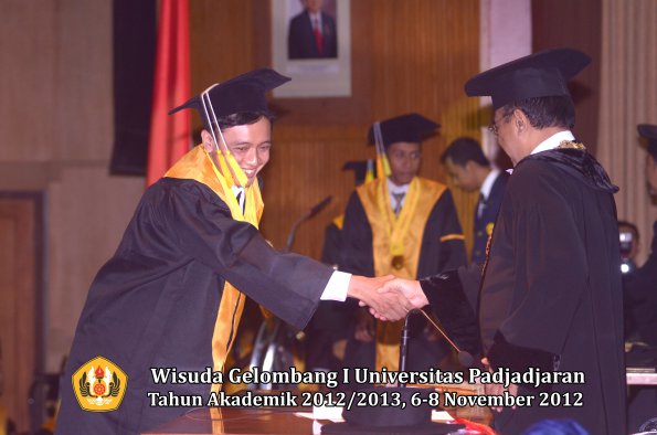 wisuda-unpad-gel-i-ta-2012_2013-fakultas-ilmu-komunikasi-oleh-rektor-260