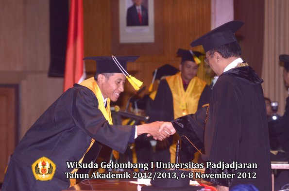 wisuda-unpad-gel-i-ta-2012_2013-fakultas-ilmu-komunikasi-oleh-rektor-261