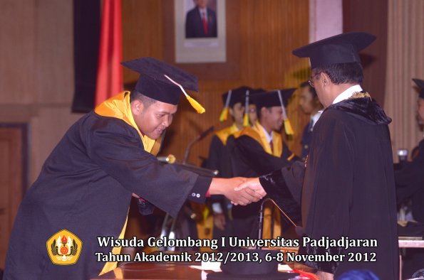 wisuda-unpad-gel-i-ta-2012_2013-fakultas-ilmu-komunikasi-oleh-rektor-262