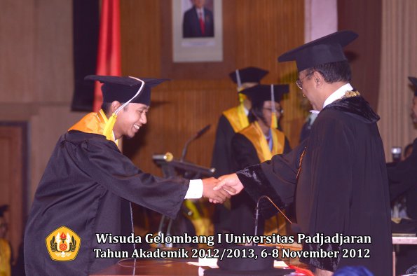 wisuda-unpad-gel-i-ta-2012_2013-fakultas-ilmu-komunikasi-oleh-rektor-263