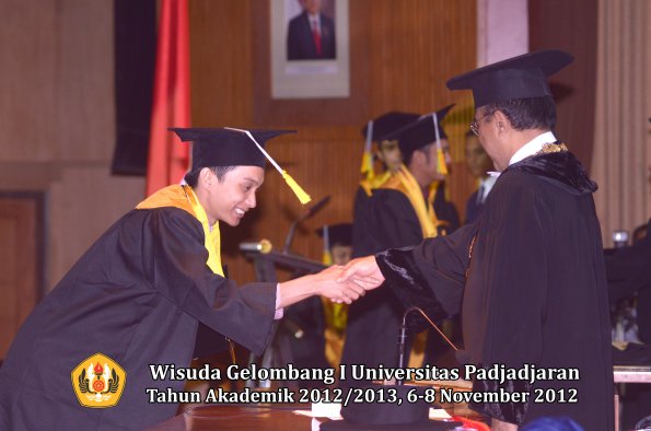 wisuda-unpad-gel-i-ta-2012_2013-fakultas-ilmu-komunikasi-oleh-rektor-268