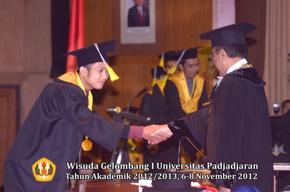 wisuda-unpad-gel-i-ta-2012_2013-fakultas-ilmu-komunikasi-oleh-rektor-269