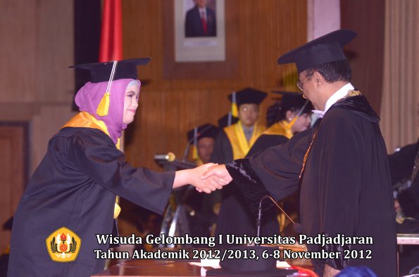 wisuda-unpad-gel-i-ta-2012_2013-fakultas-ilmu-komunikasi-oleh-rektor-274