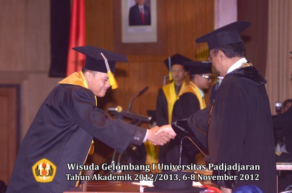 wisuda-unpad-gel-i-ta-2012_2013-fakultas-ilmu-komunikasi-oleh-rektor-276