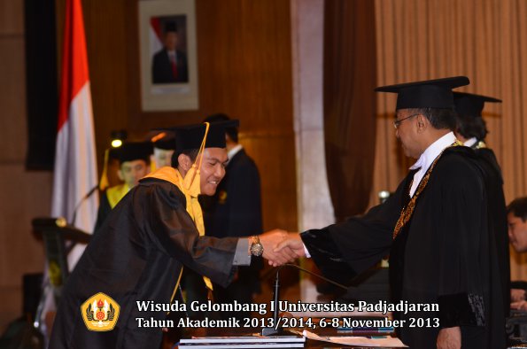 wisuda-unpad-gel-i-ta-2013_2014-fakultas-ekonomi-dan-bisnis-oleh-rektor-006