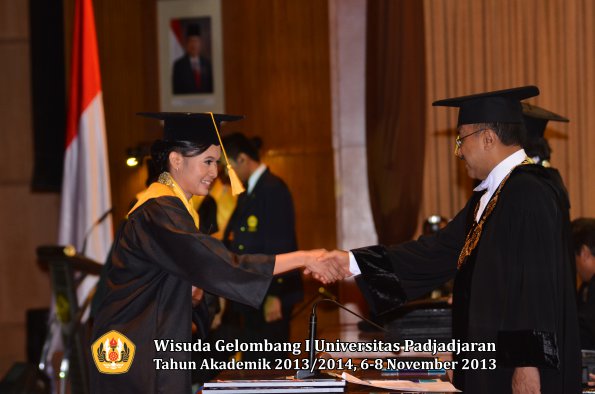 wisuda-unpad-gel-i-ta-2013_2014-fakultas-ekonomi-dan-bisnis-oleh-rektor-082