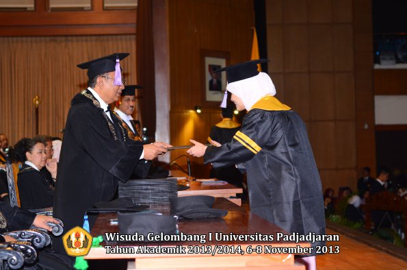 wisuda-unpad-gel-i-ta-2013_2014-fakultas-kedokteran-gigi-oleh-dekan-047