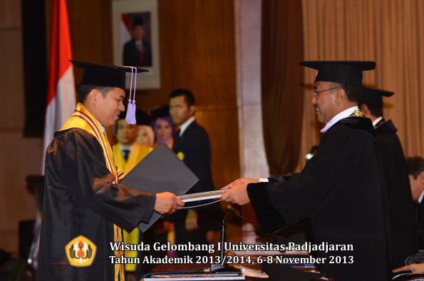 wisuda-unpad-gel-i-ta-2013_2014-fakultas-kedokteran-gigi-oleh-rektor-002