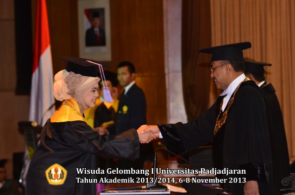 wisuda-unpad-gel-i-ta-2013_2014-fakultas-kedokteran-gigi-oleh-rektor-005