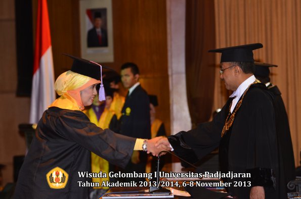 wisuda-unpad-gel-i-ta-2013_2014-fakultas-kedokteran-gigi-oleh-rektor-009