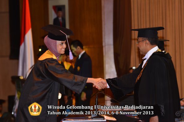 wisuda-unpad-gel-i-ta-2013_2014-fakultas-kedokteran-gigi-oleh-rektor-012