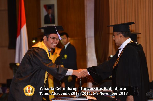 wisuda-unpad-gel-i-ta-2013_2014-fakultas-kedokteran-gigi-oleh-rektor-018