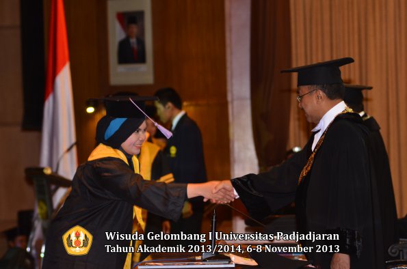 wisuda-unpad-gel-i-ta-2013_2014-fakultas-kedokteran-gigi-oleh-rektor-019