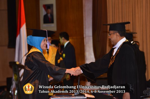 wisuda-unpad-gel-i-ta-2013_2014-fakultas-kedokteran-gigi-oleh-rektor-020