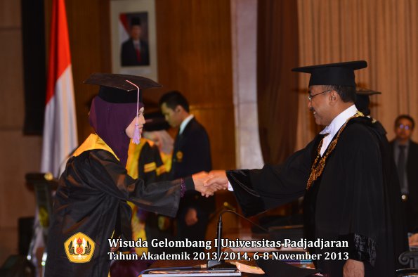 wisuda-unpad-gel-i-ta-2013_2014-fakultas-kedokteran-gigi-oleh-rektor-025