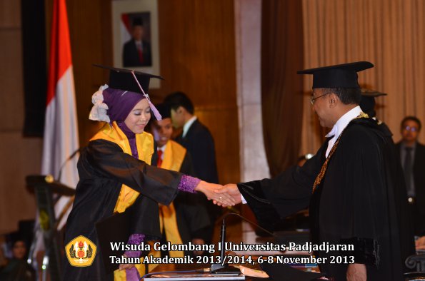 wisuda-unpad-gel-i-ta-2013_2014-fakultas-kedokteran-gigi-oleh-rektor-026