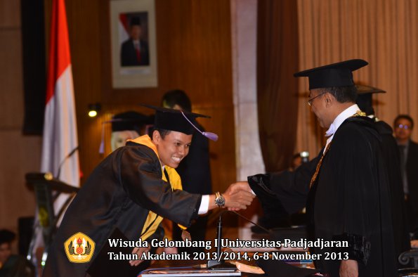 wisuda-unpad-gel-i-ta-2013_2014-fakultas-kedokteran-gigi-oleh-rektor-027