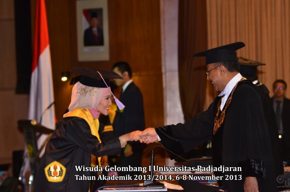 wisuda-unpad-gel-i-ta-2013_2014-fakultas-kedokteran-gigi-oleh-rektor-028