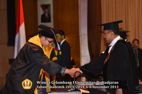 wisuda-unpad-gel-i-ta-2013_2014-fakultas-kedokteran-gigi-oleh-rektor-034