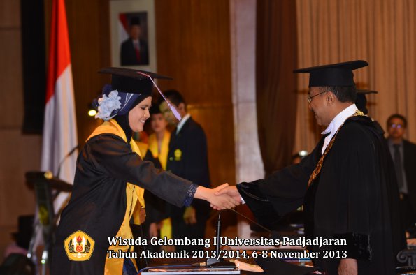 wisuda-unpad-gel-i-ta-2013_2014-fakultas-kedokteran-gigi-oleh-rektor-035