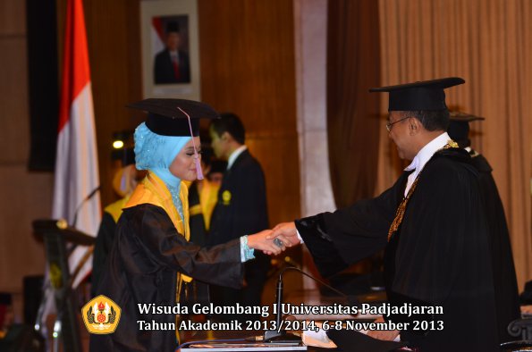 wisuda-unpad-gel-i-ta-2013_2014-fakultas-kedokteran-gigi-oleh-rektor-037