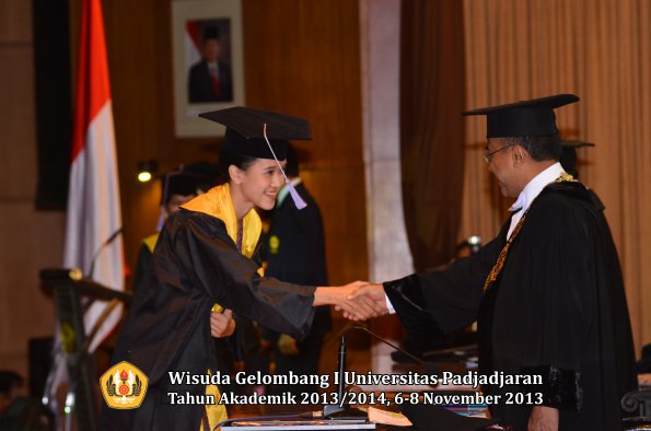 wisuda-unpad-gel-i-ta-2013_2014-fakultas-kedokteran-gigi-oleh-rektor-039