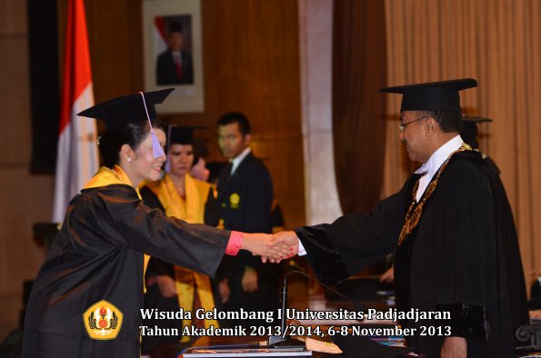 wisuda-unpad-gel-i-ta-2013_2014-fakultas-kedokteran-gigi-oleh-rektor-041