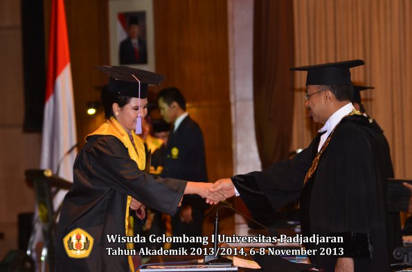 wisuda-unpad-gel-i-ta-2013_2014-fakultas-kedokteran-gigi-oleh-rektor-042