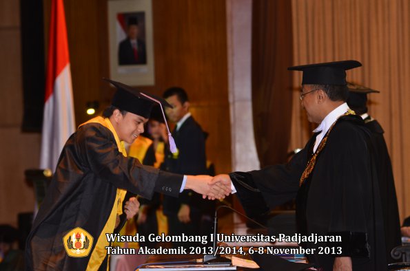 wisuda-unpad-gel-i-ta-2013_2014-fakultas-kedokteran-gigi-oleh-rektor-048