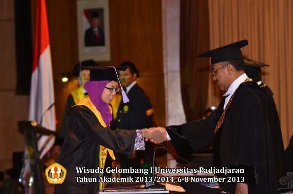 wisuda-unpad-gel-i-ta-2013_2014-fakultas-kedokteran-gigi-oleh-rektor-053