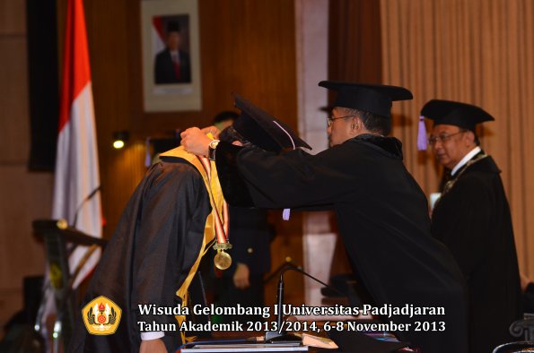 wisuda-unpad-gel-i-ta-2013_2014-fakultas-kedokteran-gigi-oleh-rektor-054