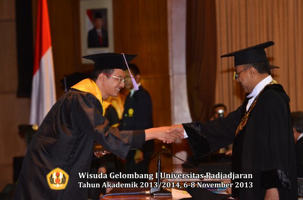 wisuda-unpad-gel-i-ta-2013_2014-fakultas-kedokteran-gigi-oleh-rektor-062