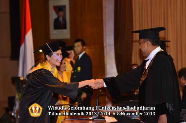 wisuda-unpad-gel-i-ta-2013_2014-fakultas-kedokteran-gigi-oleh-rektor-063