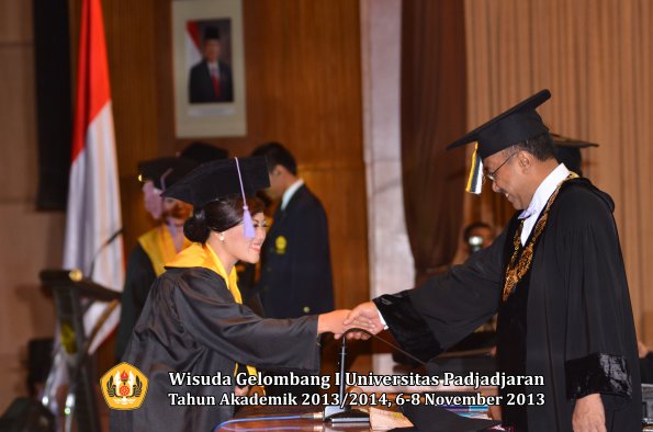 wisuda-unpad-gel-i-ta-2013_2014-fakultas-kedokteran-gigi-oleh-rektor-064