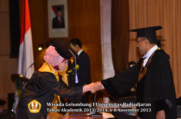 wisuda-unpad-gel-i-ta-2013_2014-fakultas-kedokteran-gigi-oleh-rektor-065