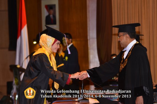 wisuda-unpad-gel-i-ta-2013_2014-fakultas-kedokteran-gigi-oleh-rektor-066