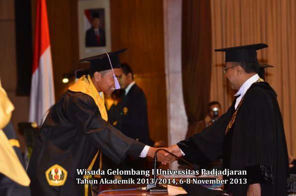 wisuda-unpad-gel-i-ta-2013_2014-fakultas-kedokteran-gigi-oleh-rektor-067