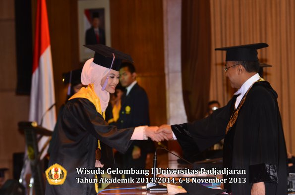 wisuda-unpad-gel-i-ta-2013_2014-fakultas-kedokteran-gigi-oleh-rektor-068