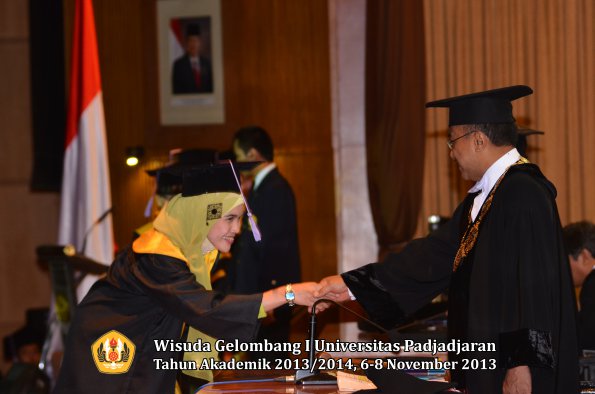 wisuda-unpad-gel-i-ta-2013_2014-fakultas-kedokteran-gigi-oleh-rektor-070